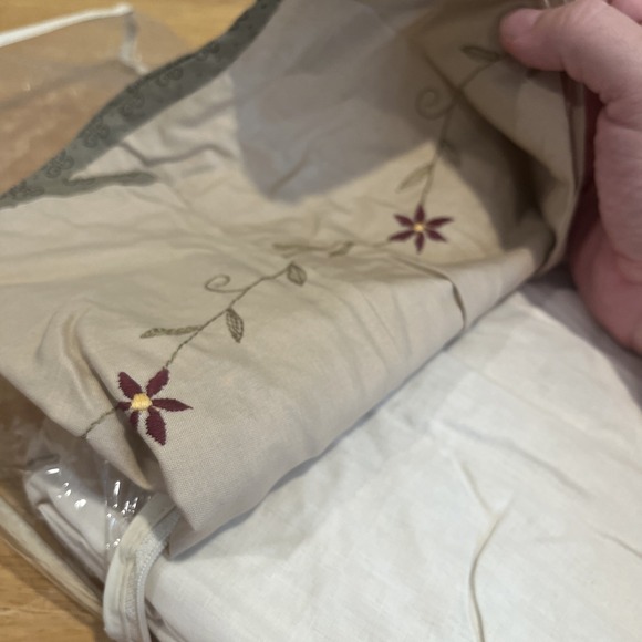 ELIZABETH JC Penney Embroidered Quilt Accessory Queen Bedskirt Floral